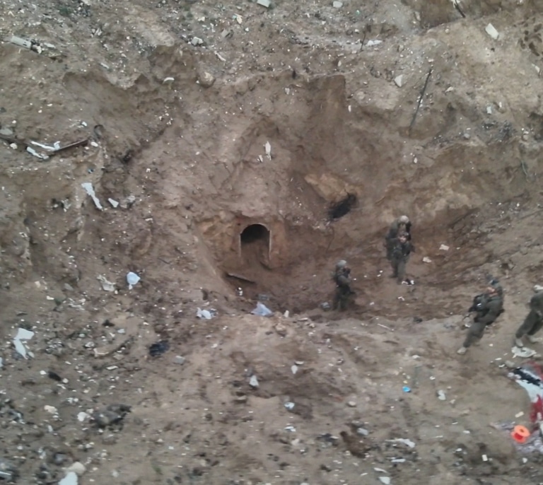 El túnel que atravesaba un cementerio en Gaza y servía de base de operaciones de Hamás