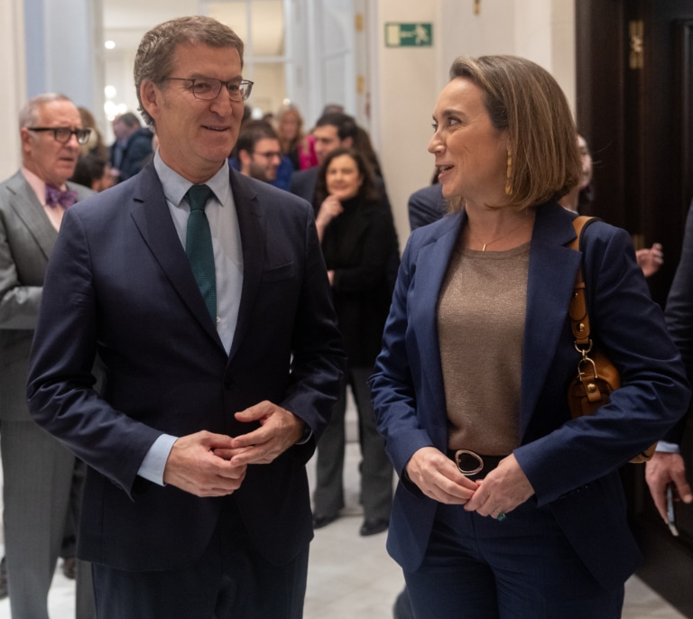 Feijóo pide rebajar el IRPF para que el Gobierno no recaude la mitad de la subida del SMI