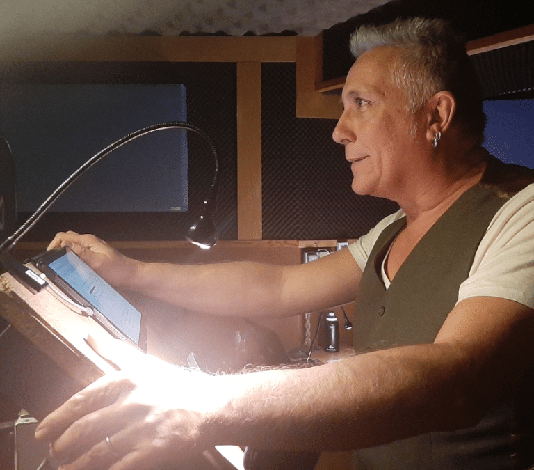 Los actores de doblaje se rebelan contra el mal uso de la IA: "El público debe saber si la voz que escucha es humana"