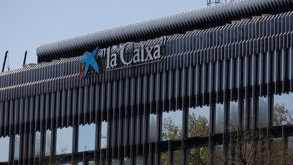 Fachada del edificio de CaixaBank en Madrid.