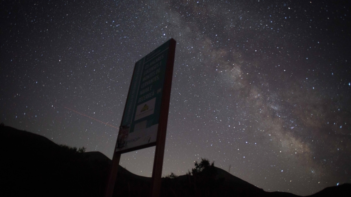 Las estrellas vistas desde la sierra de Os Ancares, en Lugo, Galicia (España).