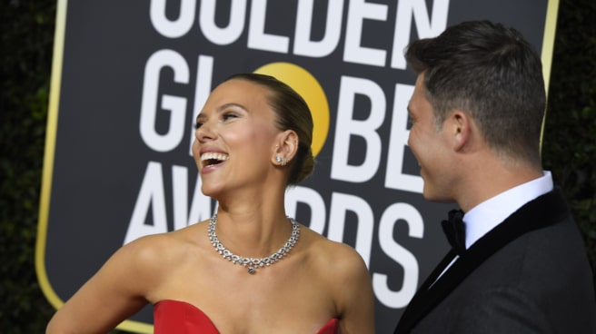 La actriz Scarlett Johansson en los premios Globo de Oro 2023.