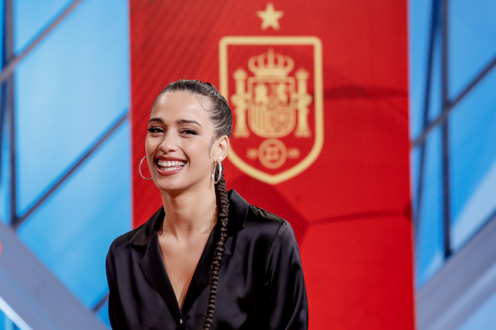 La cantante Chanel durante la presentación de RTVE de la cobertura para el Mundial de Catar 2022.