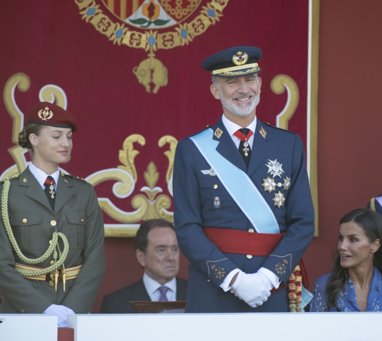 De Juan Carlos a Leonor pasando por Felipe: tres generaciones de cadetes reales de fiesta por Zaragoza