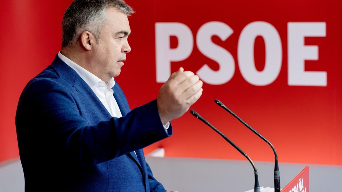 El secretario de Organización del PSOE, Santos Cerdán, durante una rueda de prensa posterior a la reunión de la Comisión Ejecutiva Federal del PSOE, en la sede del PSOE en Ferraz, a 8 de enero de 2024, en Madrid (España). La comisión es el órgano ejecutivo del PSOE. Aprueba los documentos políticos de la organización, realiza el seguimiento de la acción de gobierno y dirige y coordina la actividad cotidiana del partido. 08 ENERO 2024;REUNIÓN;PSOE;PARTIDO;SOCIALISTA;OBRERO;ESPAÑOL;FERRAZ;SEDE; Carlos Luján / Europa Press 08/1/2024