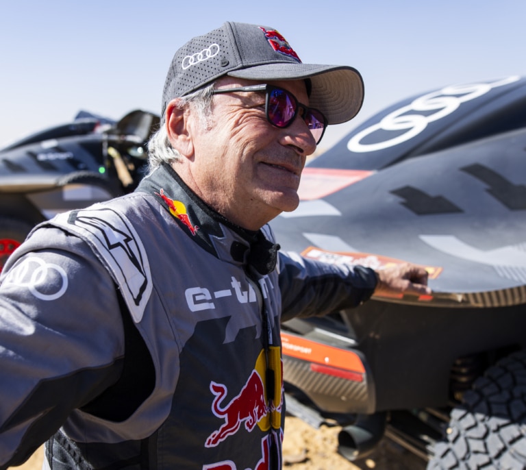 Carlos Sainz, cazado insultando a Pedro Sánchez: "Es un gilipollas"