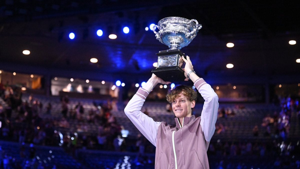 El tenista italiano Jannik Sinner se impone a Medvedev y vence en el Abierto de Australia