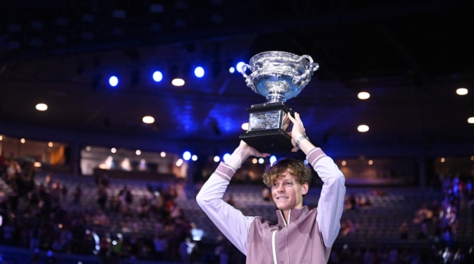 El tenista italiano Jannik Sinner se impone a Medvedev y vence en el Abierto de Australia