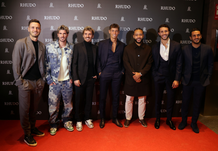 Saúl Ñíguez, Rodrigo De Paul, Antoine Griezmann, Marcos Llorente, Memphis Depay, Horatiu Moldovan y Koke Resurrección asisten a la inauguración del exclusivo restaurante Rhudo.