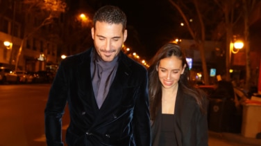 Miguel Ángel Silvestre presenta a su novia en la inauguración del nuevo local de moda de Madrid