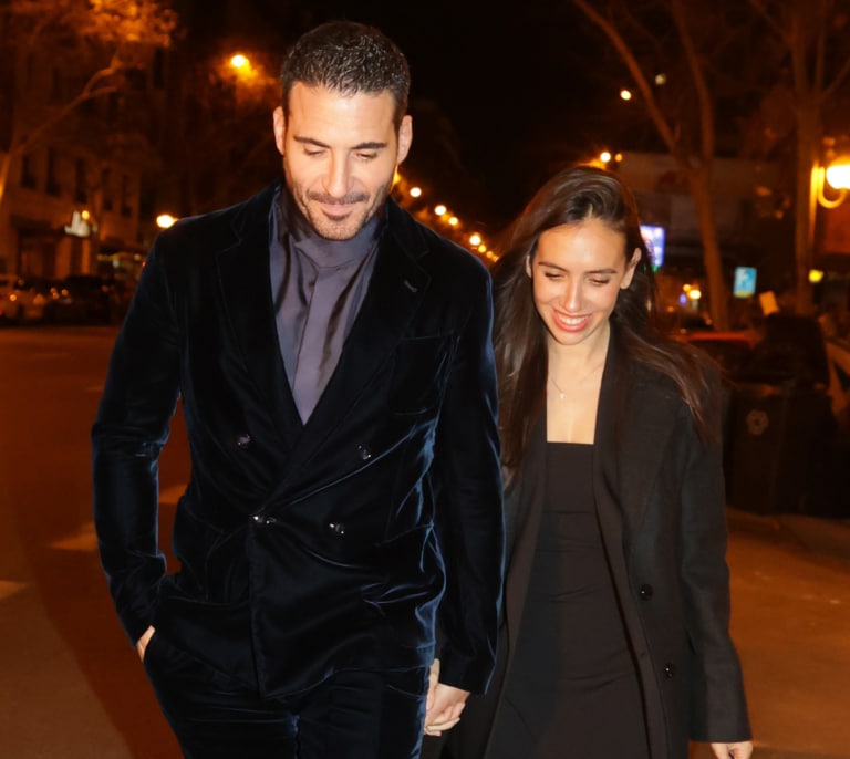 Miguel Ángel Silvestre presenta a su novia en la inauguración del nuevo local de moda de Madrid
