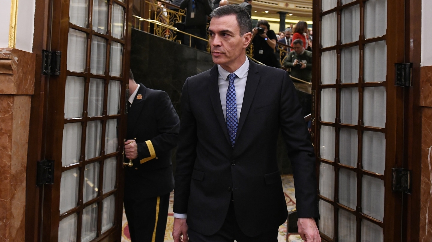 El presidente del Gobierno, Pedro Sánchez, a su salida tras una sesión plenaria, en el Congreso de los Diputados, a 30 de enero de 2024, en Madrid (España). El Pleno del Congreso celebra una sesión extraordinaria hoy para debatir y votar el dictamen de la Comisión de Justicia a la Proposición de Ley Orgánica de amnistía para la normalización institucional, política y social en Cataluña, así como las enmiendas que se mantengan vivas y los votos particulares que, en su caso, se han presentado. La votación final requiere del apoyo de la mayoría absoluta de la Cámara (176 votos) al tratarse de una ley orgánica. 30 ENERO 2024;AMNISTÍA;PLENO;CONGRESO;POLÍTICOS;LEY;SESIÓN Fernando Sánchez / Europa Press 30/1/2024