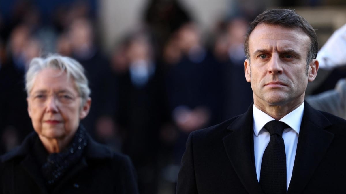 La primera ministra, Élizabeth Borne, junto al presidente de Francia, Emmanuel Macron.