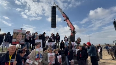 Las familias de los rehenes, a gritos desde la frontera de Gaza: "No pararemos hasta que estéis de vuelta"