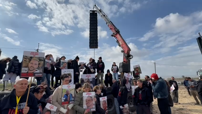 Las familias de los rehenes, a gritos desde la frontera de Gaza: "No pararemos hasta que estéis de vuelta"