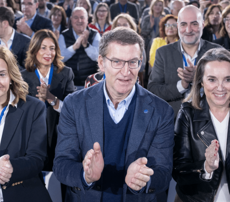 Feijóo apela a los votantes de PSOE y Vox para evitar un multipartito en Galicia