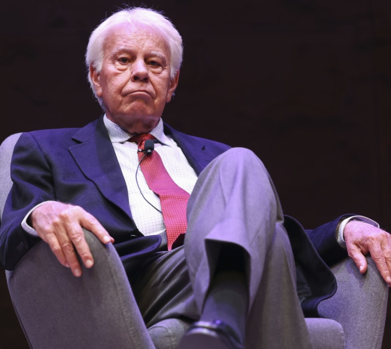 Felipe González: "El ataque contra la Constitución es despiadado e irracional"