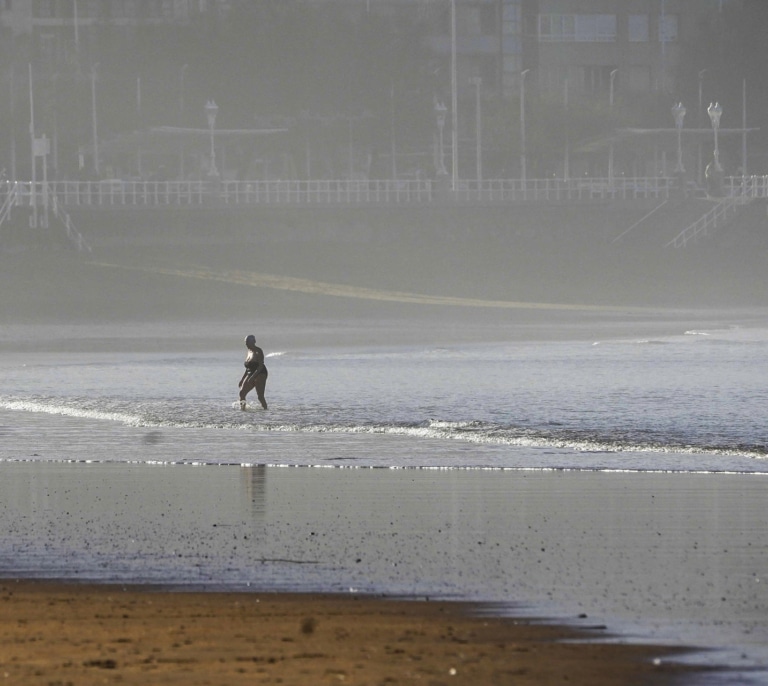 El triste adiós en Gijón de un héroe que vivía en la calle