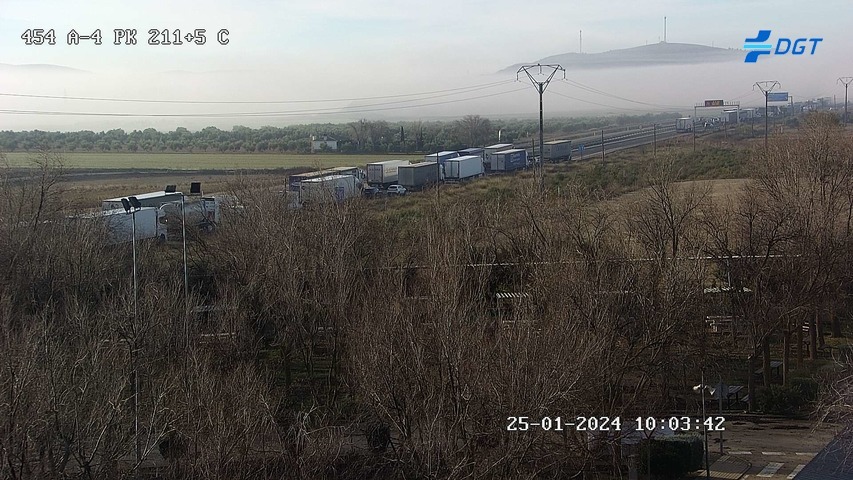 Corte de la A-4 entre el Km. 211 y 214 (en ambos sentidos)a la altura de Santa Cruz de Mudela Ciudad Real por varios accidentes de tráficos ocasionados por la niebla