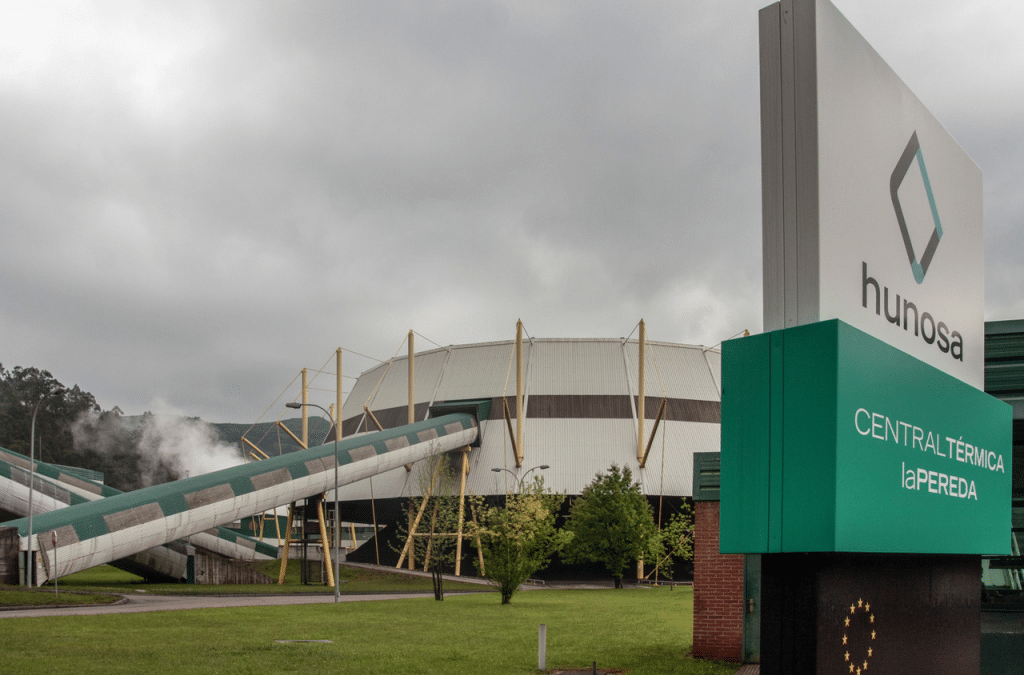 Exterior de la central de La Pereda.