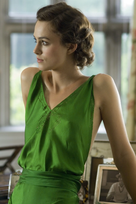 Keira Knightley con el famoso vestido verde de 'Expiación', en una de las escenas de la película. 