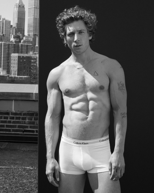 Jeremy Allen White en una imagen de su campaña para Calvin Klein.
