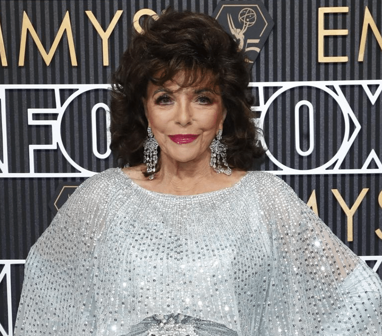 Joan Collins deslumbra con sus 90 años en los premios Emmy
