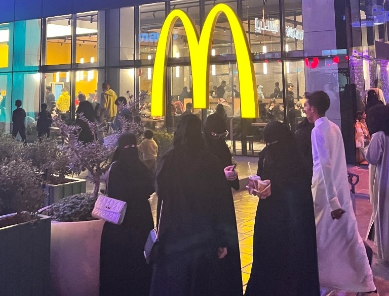 Arabia Saudí: en el país “más seguro del mundo”, las mujeres no pueden nadar