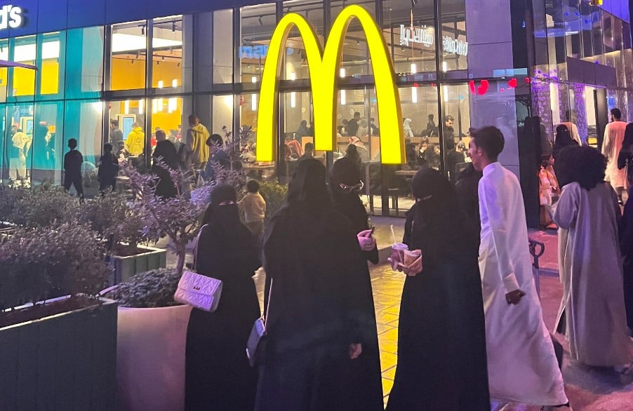 Arabia Saudí: en el país “más seguro del mundo”, las mujeres no pueden nadar