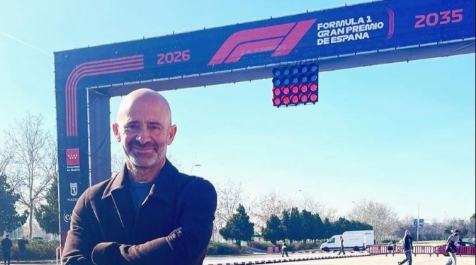 Ayuso hace de agente de Antonio Lobato: "Tú, a narrar el Gran Premio de Madrid"