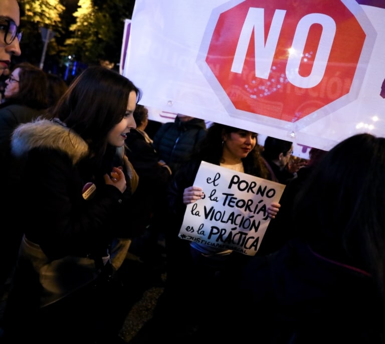 El porno y el Gobierno hermana superiora