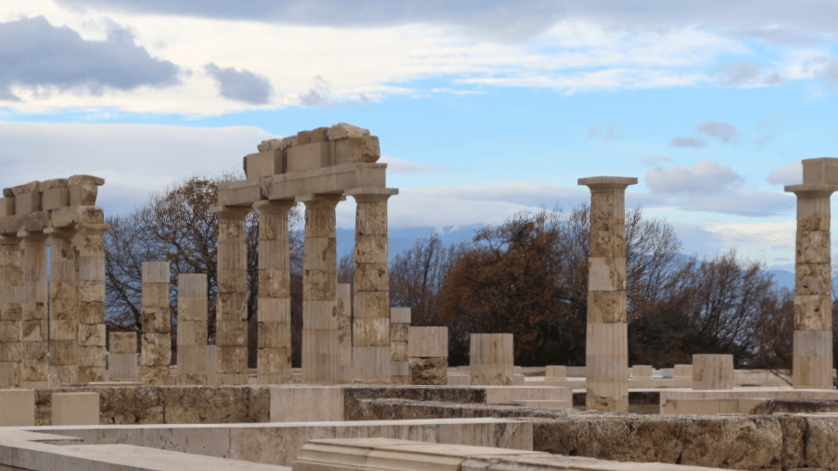 Columnas del peristilo del Palacio de Egas.