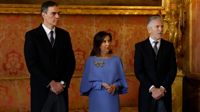 El presidente del gobierno Pedro Sánchez, la ministra de Defensa, Margarita Robles, y el ministro del Interior, Fernando Grande-Marlaska, durante la recepción este sábado en el Palacio Real con motivo de la Pascua Militar.