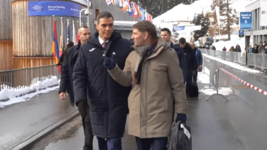 El 'efecto Letizia' del abrigo de Pedro Sánchez en Davos: solo queda la talla XS