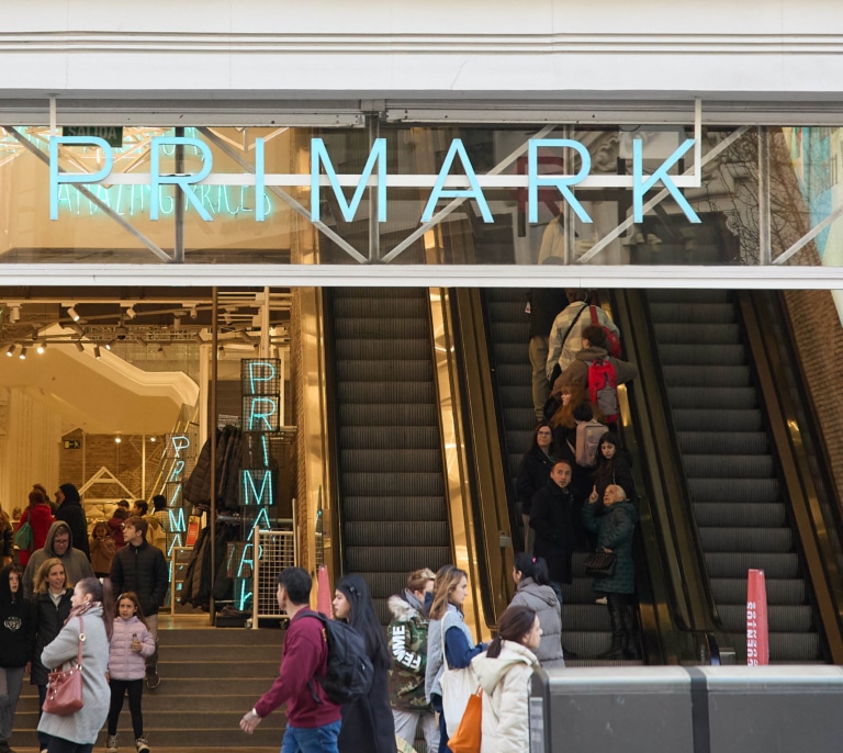 Primark contempla “costes adicionales de suministro” si crece la tensión en el mar Rojo