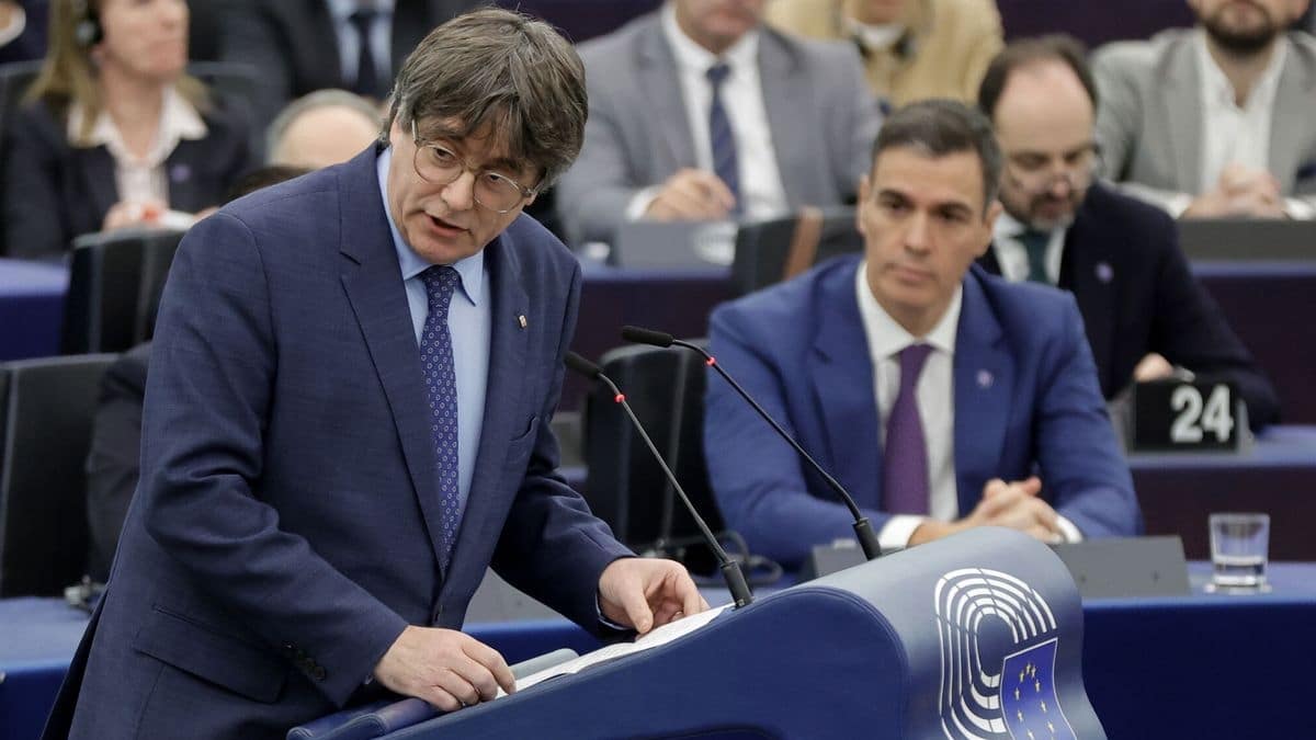 Puigdemont comparece ante Sánchez en el Parlamento europeo.