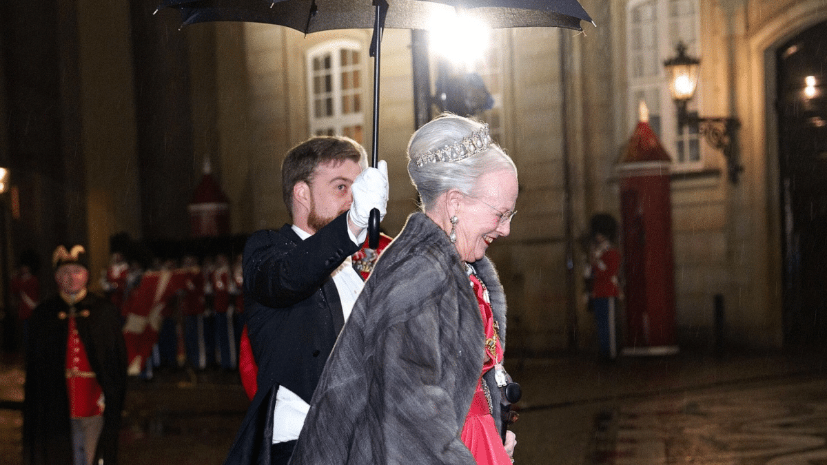 La reina Margarita a su llegada a Amalienburg tras anunciar su abdicación.