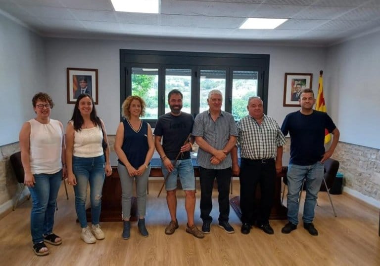 ERC se alía con la extrema derecha independentista para echar a un alcalde del PSC