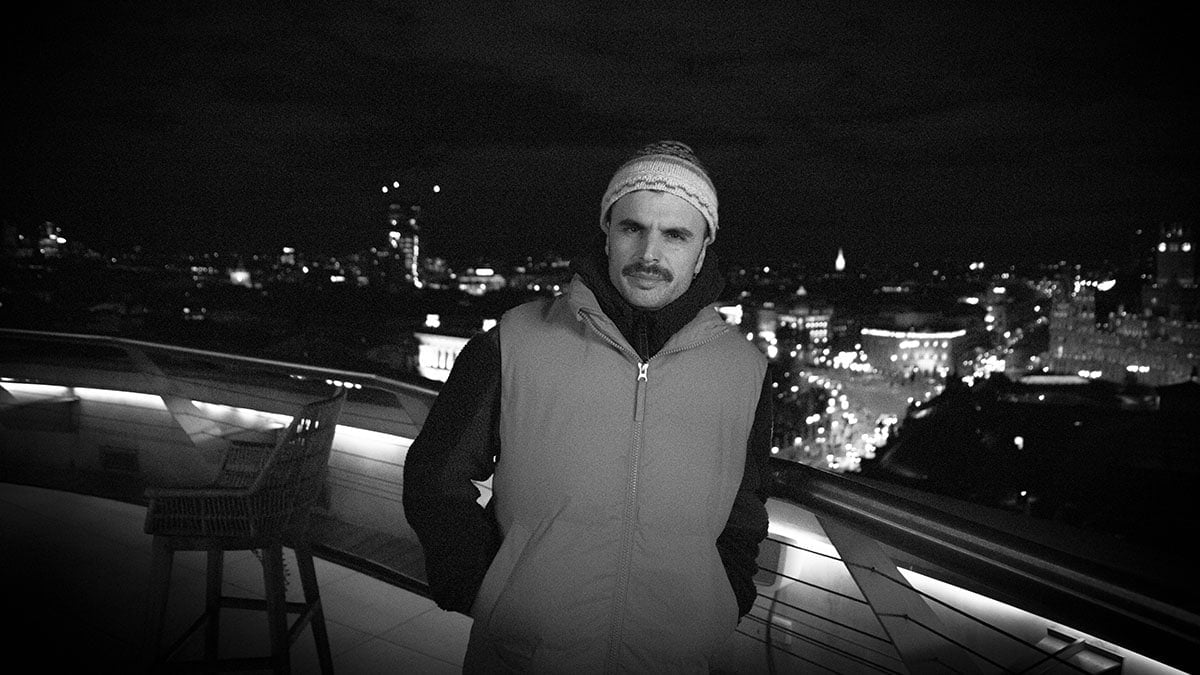 Rodrigo Cuevas posa en la terraza del Círculo de Bellas Artes.