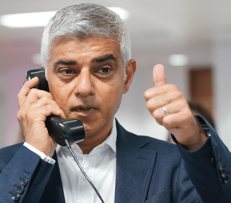 El alcalde de Londres pide reabrir las fronteras con Europa para los jóvenes