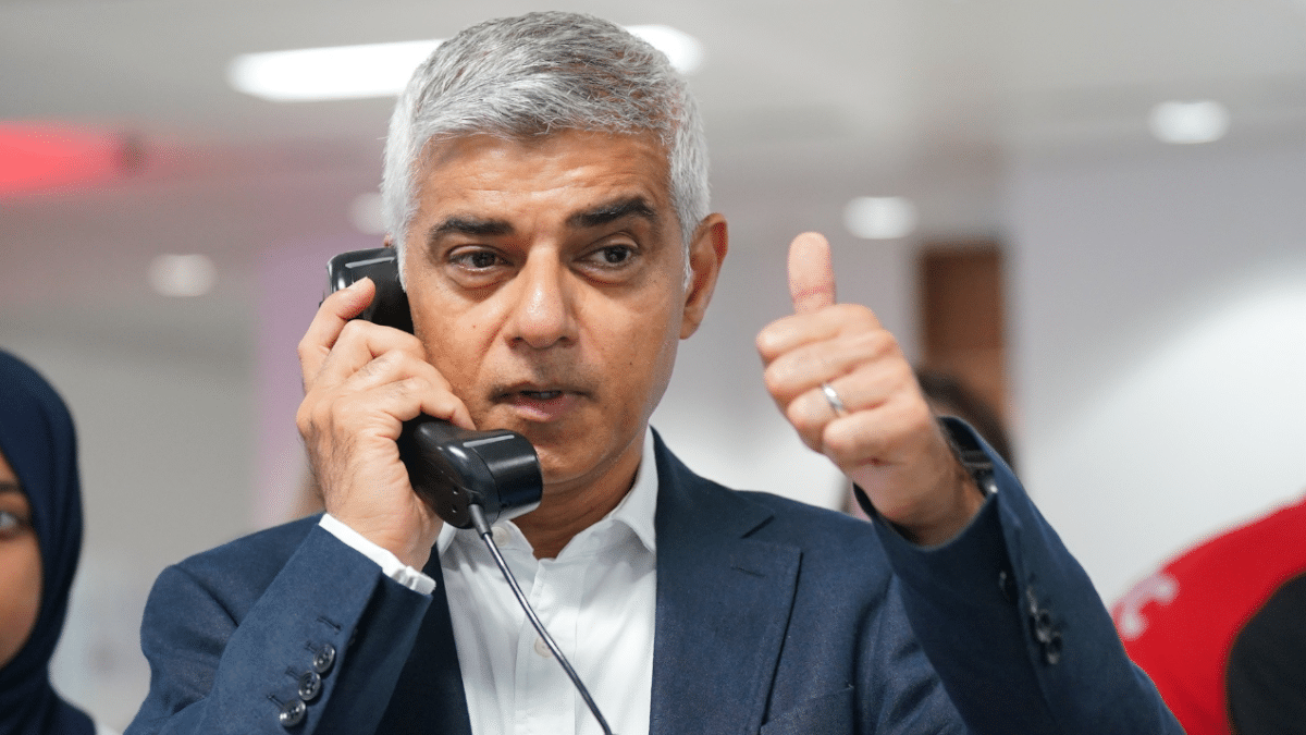 El alcalde de Londres, Sadiq Khan, pide reabrir las fronteras con Europa para los jóvenes