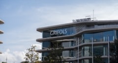 Grifols sufre las advertencias de la CNMV y pierde un 6% en bolsa