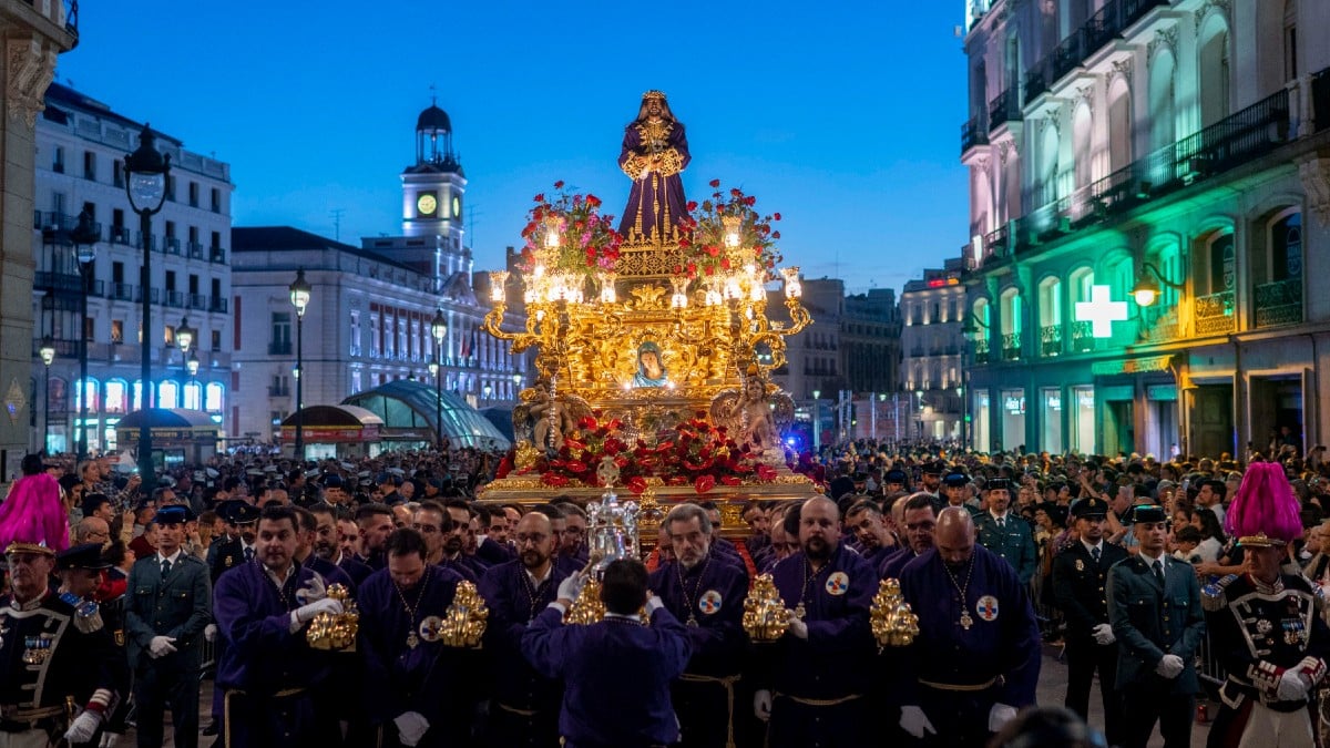 Semana Santa 2024: cuándo es, dónde se celebra y días festivos en una imagen de procesión de semana santa