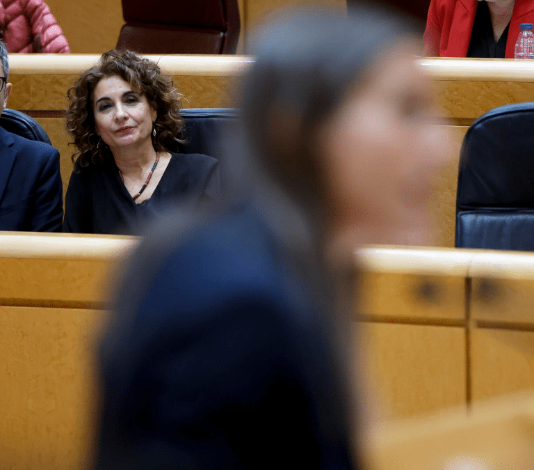 Junts salva dos decretos del Gobierno y Podemos hace descarrilar el impulsado por Yolanda Díaz
