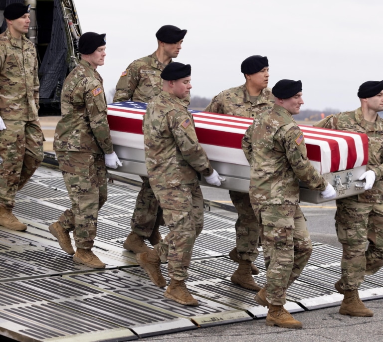 EEUU bombardea objetivos iraníes en Irak y Siria en represalia por los muertos en Jordania