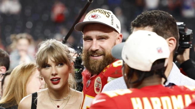 Taylor Swift y Travis Kelce después de que los Chiefs se llevaran su segunda Super Bowl consecutiva.