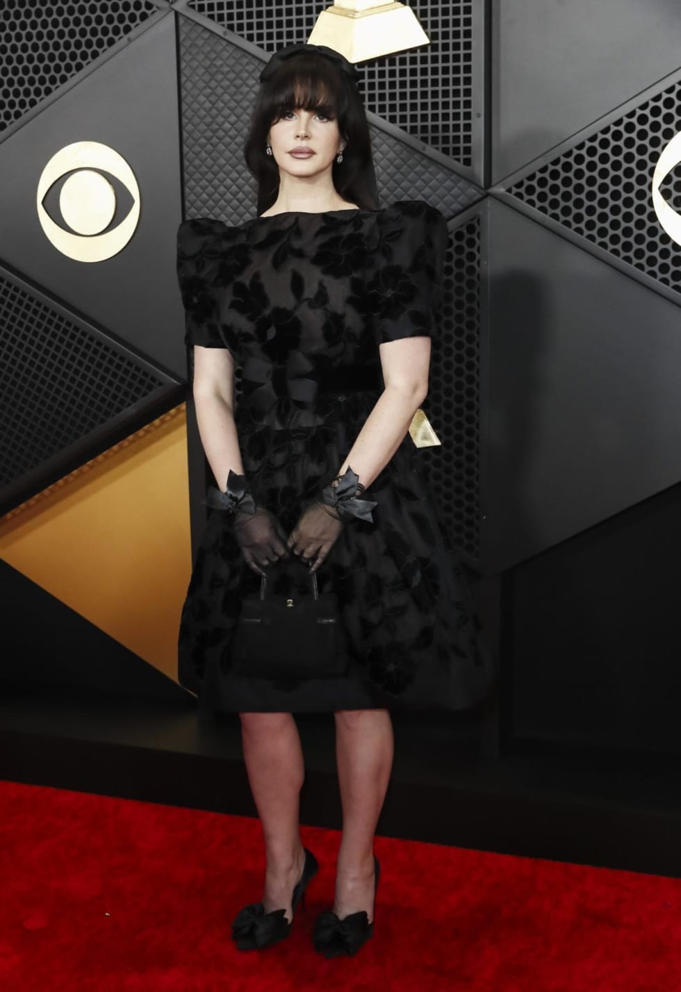 La cantante Lana del Rey a su llegada los Grammy.