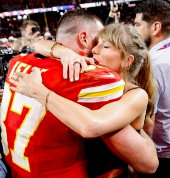 Taylor Swift y Travis Kelce se funden en un abrazo después de que los Chiefs se llevaran su segunda Super Bowl consecutiva.
