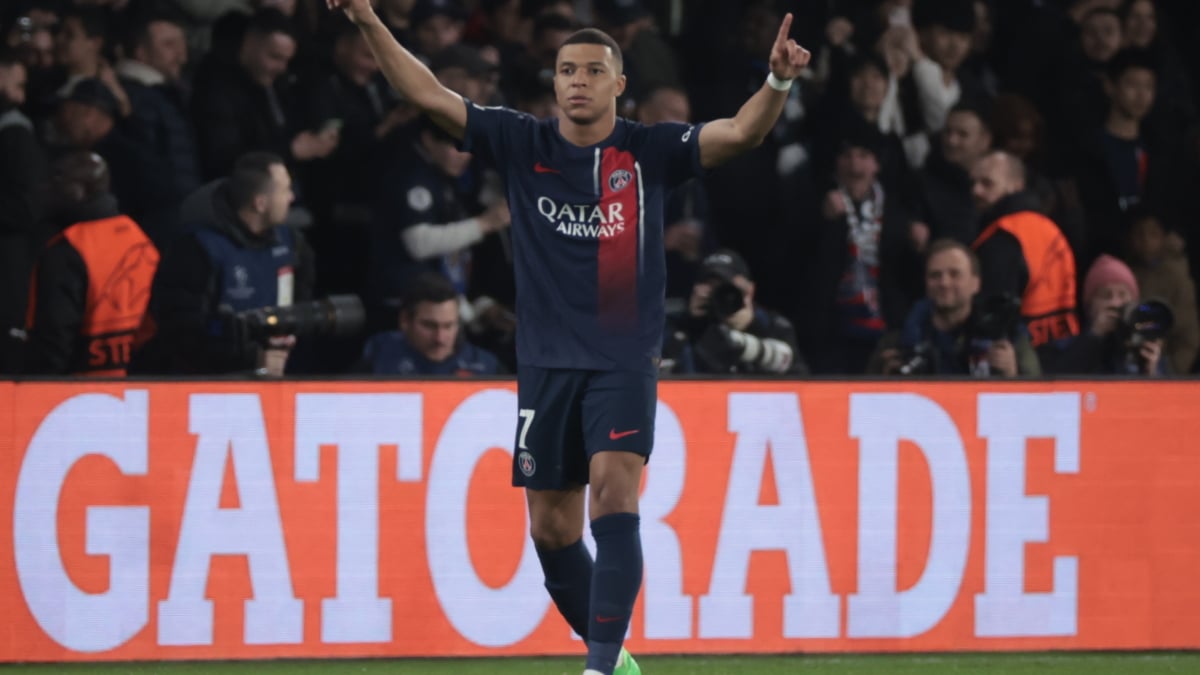 Mbappé celebra su gol a la Real Sociedad en la ida de octavos de final de la Champions