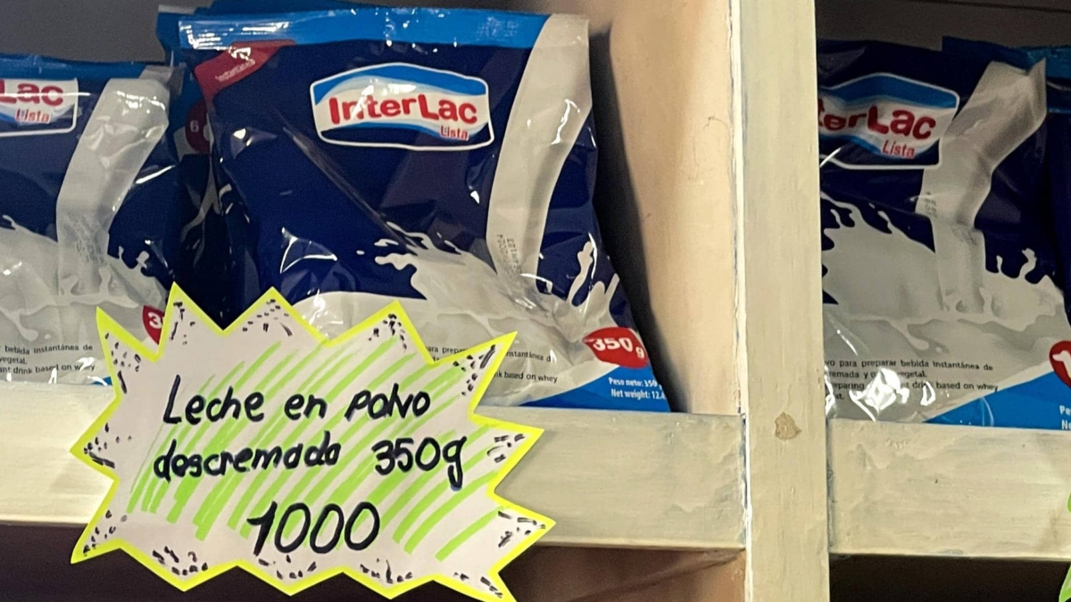 Paquetes de leche en polvo en La Habana (Cuba).